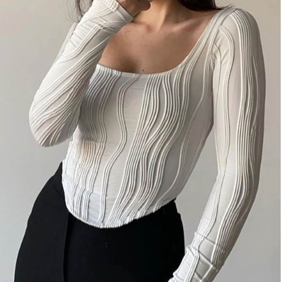 NWT square neck piping crop long sleeve top! - Picture 2 of 11